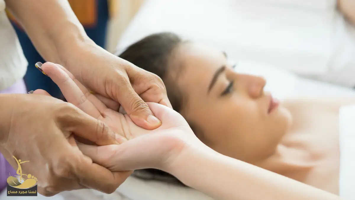 تدليك اليد العلاجي (الرفلكسيولوجي) فوائده ال 6 وطريقة تنفيذه بالخطوات