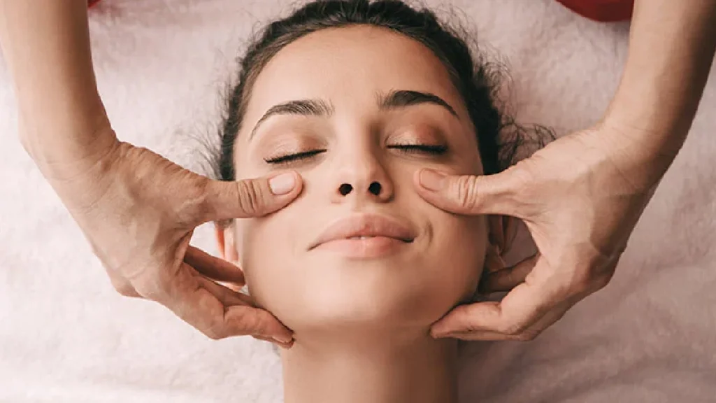 جلسة مساج للوجه